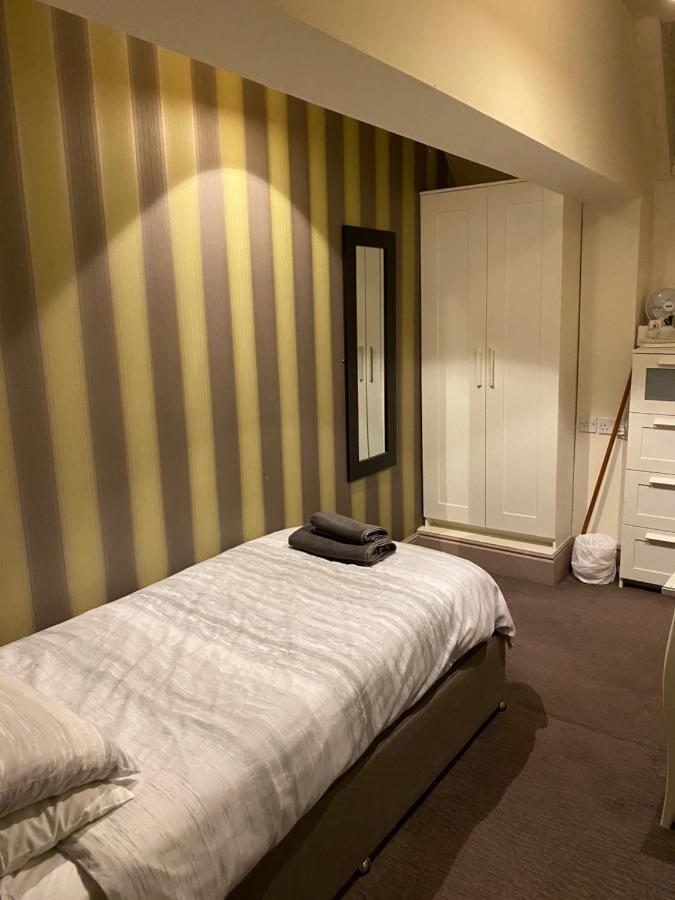 ホテル The Stag Northwood  エクステリア 写真