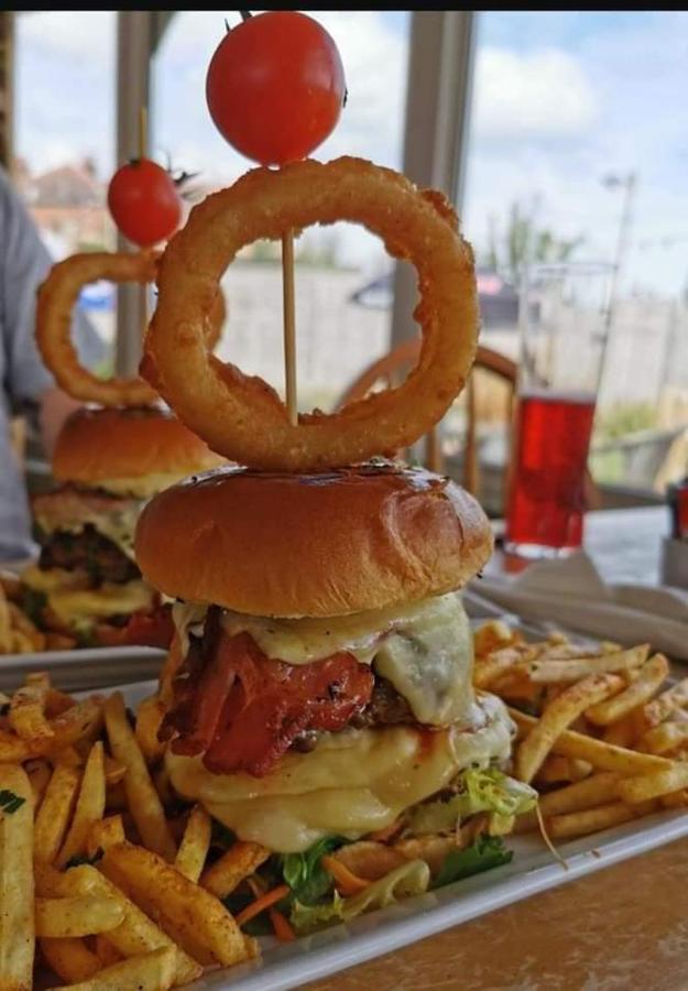 ホテル The Stag Northwood  エクステリア 写真