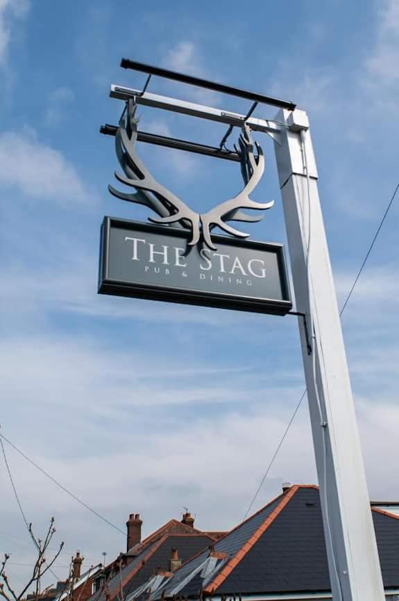 ホテル The Stag Northwood  エクステリア 写真