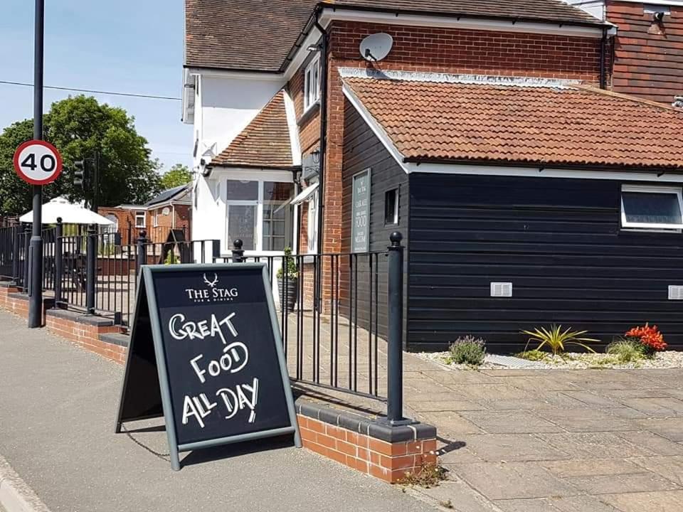 ホテル The Stag Northwood  エクステリア 写真